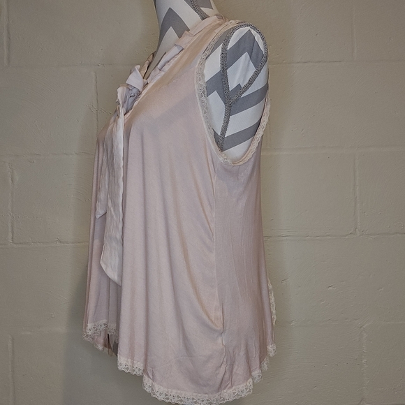 POL Relaxed Fit Top W/ Lace Trim on Arm & Hem Self-Tie Neckline Small Blush Pink - Picture 2 of 11